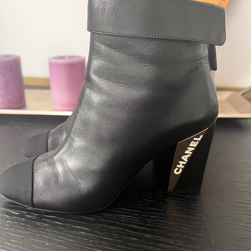 CHANEL Black Heeled Leather Boots